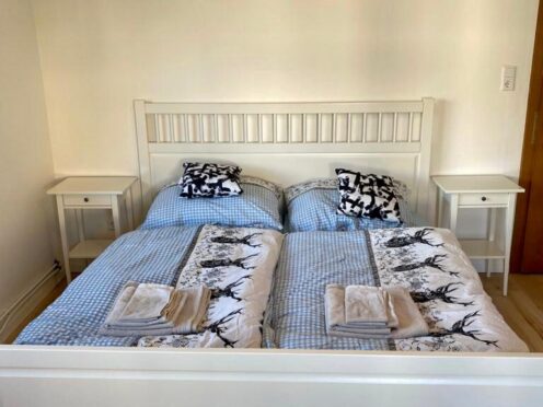 Schlafzimmer 1